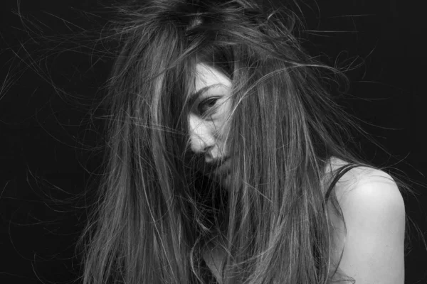 Piękny Portret Pięknej Dziewczyny Makijażem Długimi Włosami — Zdjęcie stockowe
