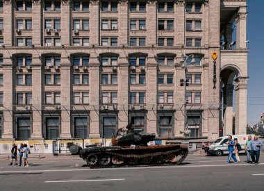 A parade of broken Russian military equipment in the city center on Khreshchatyk Street.