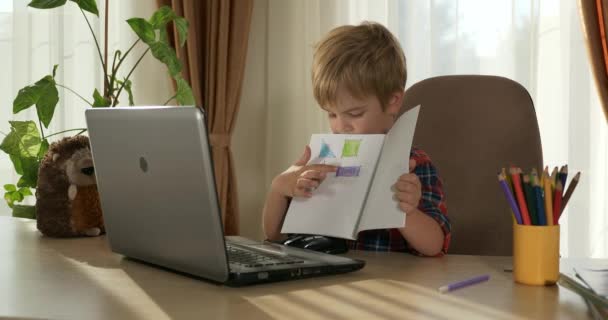Kind Studeren Online Les Video Conferentie Chat Met Behulp Van — Stockvideo