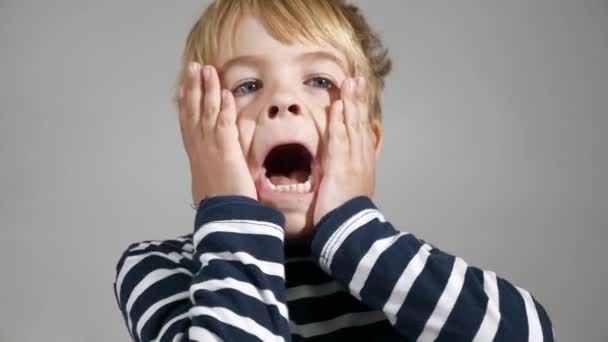 Happy Child Face Emotions Facial Expressions Portrét Roztomilý Chlapeček Radostně — Stock video