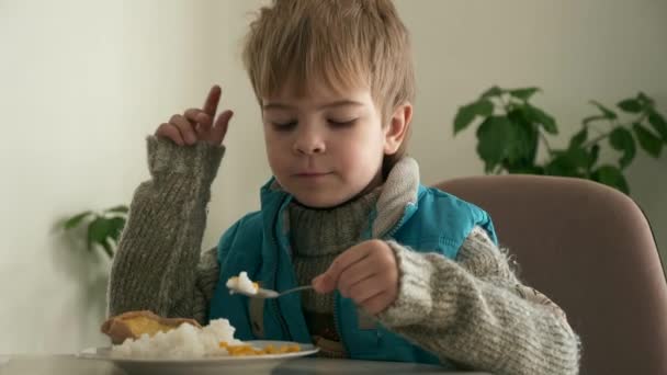 Child Eat Rice Canned Corn Kid Eating Meal Breakfast Dinner — Stock video