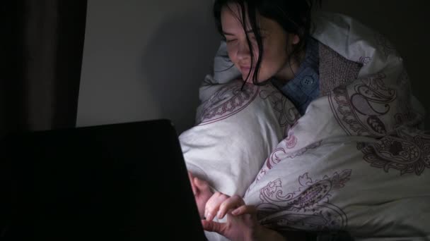 Covered Blanket Woman Use Watching Laptop Working Computer Sitting Bed — Vídeos de Stock