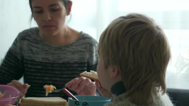 Mother Child Eat Food Kitchen Woman Kid Sit Table Family — Stock videók