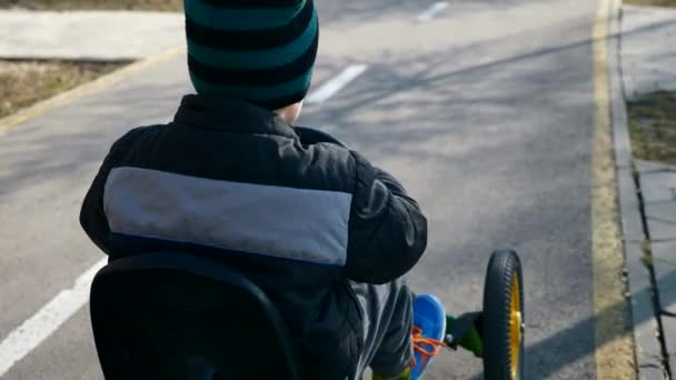 Kid Rides Pedal Cart Toy Car Happy Child Boy Rest — Αρχείο Βίντεο
