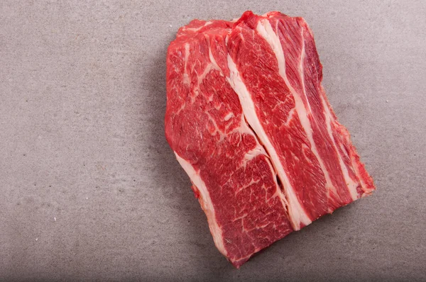 Rauw Vlees Gesneden Met Vet Denver Steak Slagerij Stenen Bovenaanzicht — Stockfoto