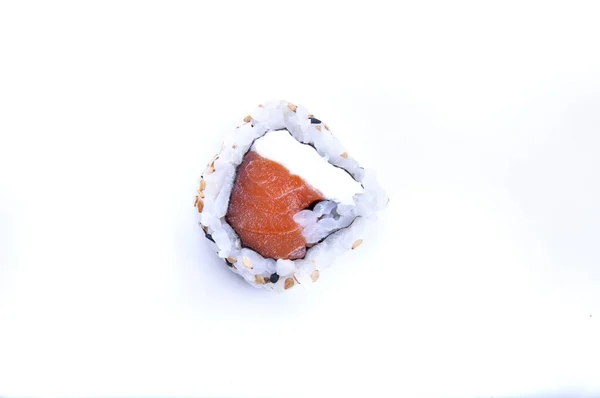 Filadelfia Uramaki Sushi Con Pescado Crudo Salmón Queso Crema Vista —  Fotos de Stock