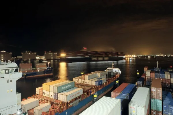 Rotterdams Hamn Nederländerna 2021 Stora Containerfartyg Anländer Till Hamnen Natten — Stockfoto