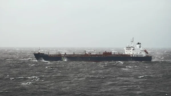Handysize Oil Tanker Underway Rough Seas North Sea — Stok fotoğraf