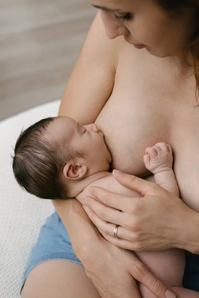 Cropped Unrecognizable Loving Mother Breastfeeding Newborn While Sitting Room Home — Stock Photo, Image