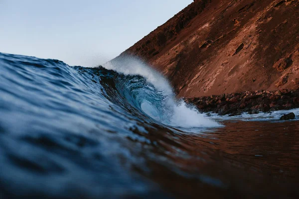 Powerful Foamy Sea Waves Rolling Splashing Water Surface Blue Sky — Stock Photo, Image