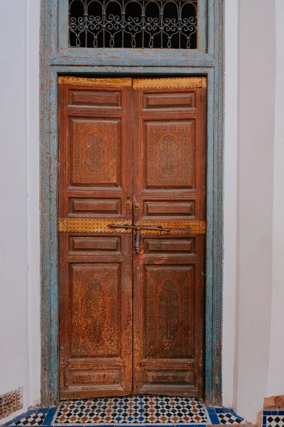 Ξύλινη Πύλη Στο Μαρακές Μαρόκο — Φωτογραφία Αρχείου