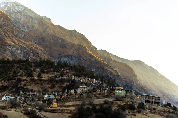 Himalayalar Kayalık Yamaçlarda Nepal Bulunan Yerleşim Yerlerinin Muhteşem Manzarası — Stok fotoğraf