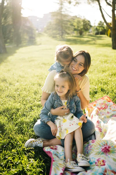 Happy Young Mother Cute Little Daughters Similar Clothes Enjoying Sunny — Stock Photo, Image