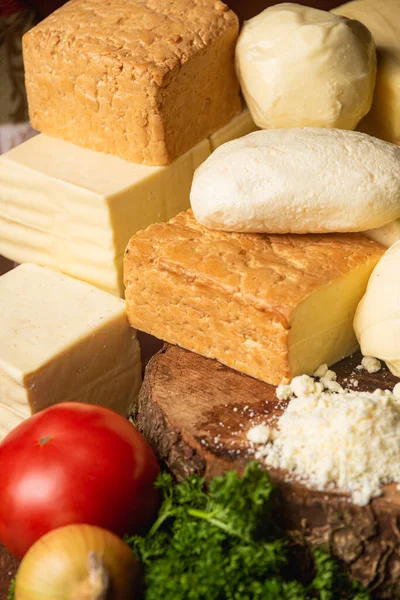 Colección Queso Italiano Sobre Mesa Con Verduras Frescas Perejil Rizado —  Fotos de Stock