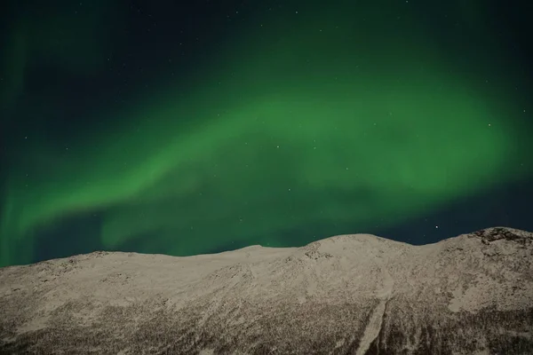 Tromso Muhteşem Yeşil Pembe Kuzey Işıkları — Stok fotoğraf