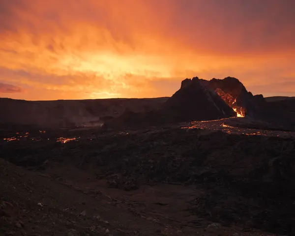 Picturesque View Active Volcano Hot Lava Located Cloudy Sunset Sky — Stock Photo, Image