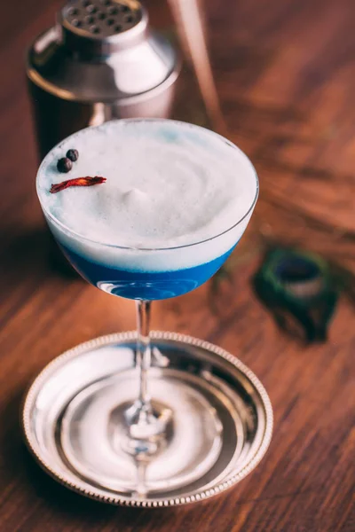 Blå Cocktail Ett Träbord — Stockfoto