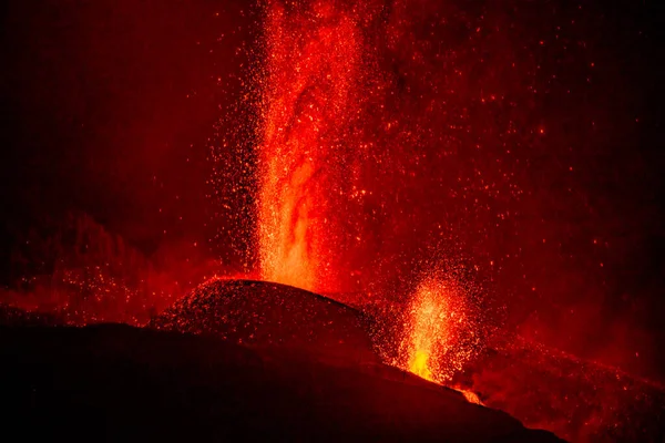 Varm Lava Och Magma Flödar Kratern Med Svarta Rökplymer Cumbre — Stockfoto