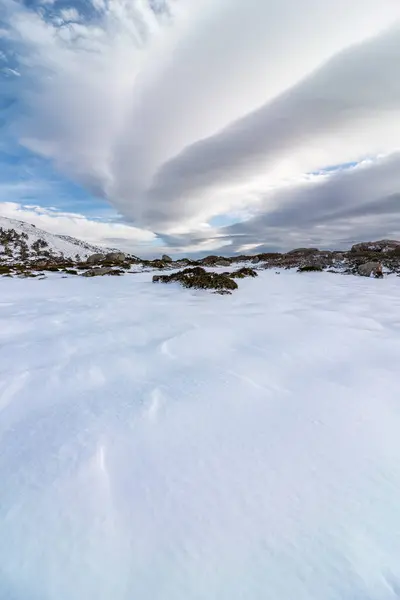 Paysage Pittoresque Vallée Enneigée Avec Des Roches Situées Zone Montagneuse — Photo