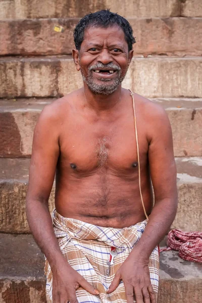 India Varanasi November 2015 Skjorta Medelålders Tandlös Hane Med Grått — Stockfoto