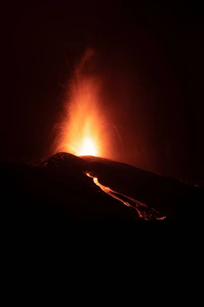 Forró Láva Magma Ömlik Kráterből Éjszaka Cumbre Vieja Vulkánkitörés Palma — Stock Fotó