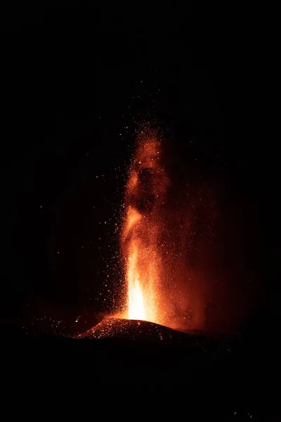 Lava Calda Magma Fuoriescono Dal Cratere Notte Cumbre Vieja Eruzione — Foto Stock