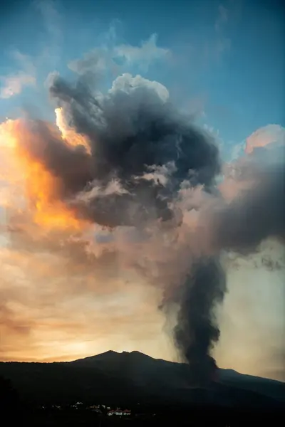 Column Smoke Pouring Out Crater Cumbre Vieja Volcanic Eruption Palma — Stock Photo, Image