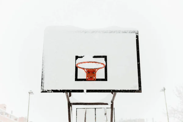 Hoop Hanging Backboard Sports Ground Residential Buildings Winter Day Madrid — Stock Photo, Image