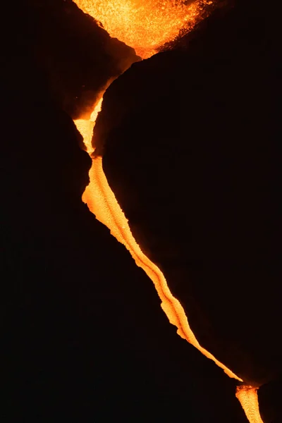 Varm Lava Och Magma Flödar Kratern Natten Cumbre Vieja Vulkanutbrott — Stockfoto