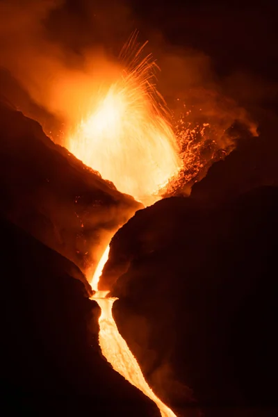 Hot Lava Magma Pouring Out Crater Night Cumbre Vieja Volcanic — Stock Photo, Image
