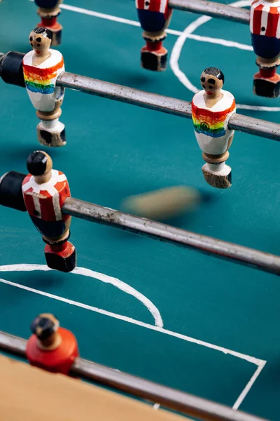 Hoge Hoek Van Detail Van Retro Tafelvoetbal Met Houten Miniatuur — Stockfoto