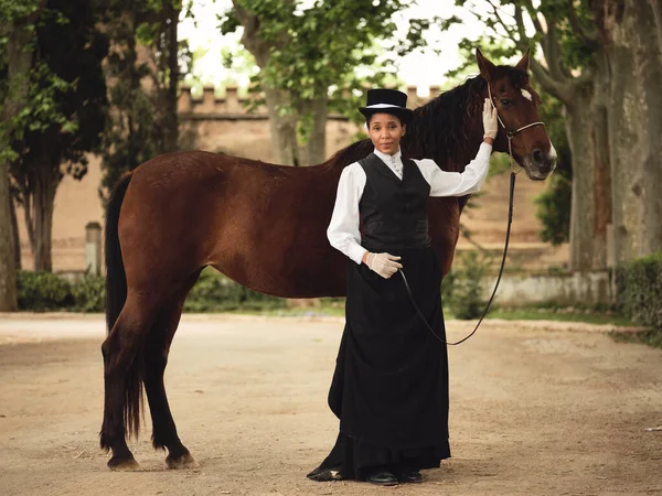 Corpo Inteiro Confiante Senhora Adulta Afro Americana Roupas Elegantes Chapéu — Fotografia de Stock