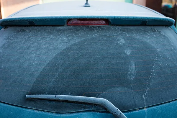 冬天的一辆小车。车载霜冻. — 图库照片