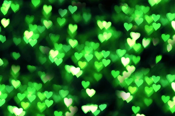 Fundo borrado, bokeh na forma de um coração de cor verde — Fotografia de Stock