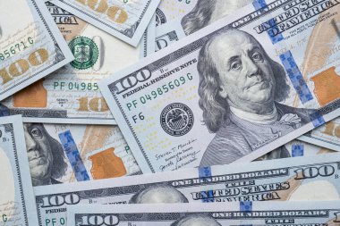 Dolar banknotlarının dokusu. Yüz dolar. Yakın plan..