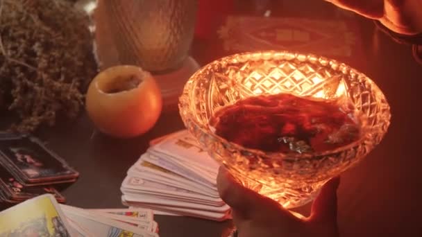 Magic divination on wax on water. Psychic vision, fortune teller and ritual. — Stock Video