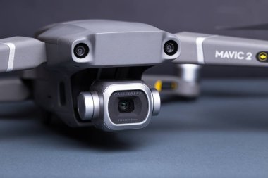 Kiev, Ukrayna - 09 Mart 2019: Hasselblad kameralı DJI Maviç