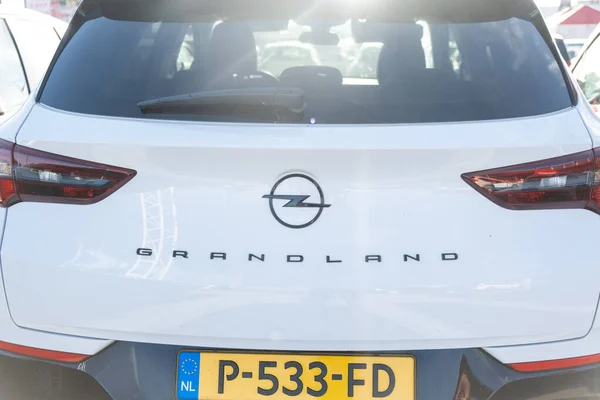 Tarragona Espanha Junho 2022 Logotipo Opel Grandland Carro Branco Close — Fotografia de Stock