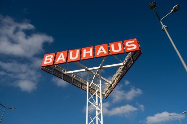 Tarragona, İspanya - 01 Haziran 2022: Bauhaus logosu. Avrupa 'da inşaat ve ev eşyaları mağazası.