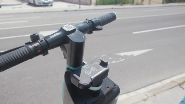 Tarragona Spain June 2022 Steering Wheel Code Renting Electric Scooter — Αρχείο Βίντεο