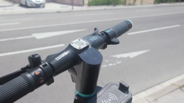 Tarragona Spain June 2022 Steering Wheel Code Renting Electric Scooter — Stock video