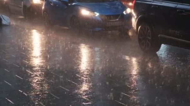 Tarragona Spanya Eylül 2022 Yağmurda Şehrin Yakın Çekimlerinde Arabanın Hareketi — Stok video