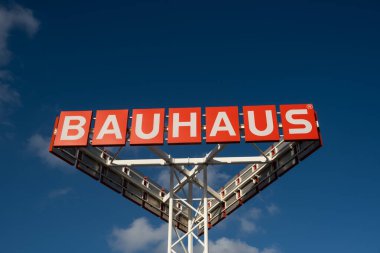 Tarragona, İspanya - 01 Haziran 2022: Bauhaus logosu. Avrupa 'da inşaat ve ev eşyaları mağazası.