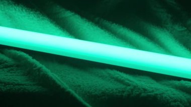 Açık arkaplanda renk değiştiren çok renkli LED rgb lambası.