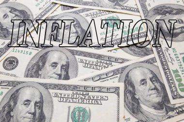 Yazılı enflasyon. Dolar banknotlarının dokusu. Yüz dolar..