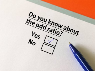 Bir kişi araştırmayla ilgili soruya cevap veriyor. Garip oranları bilen biri..