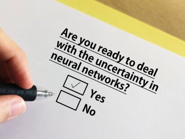 Bir kişi belirsizlikle ilgili soruya cevap veriyor. Nöral ağlardaki belirsizlikle başa çıkmaya hazır..