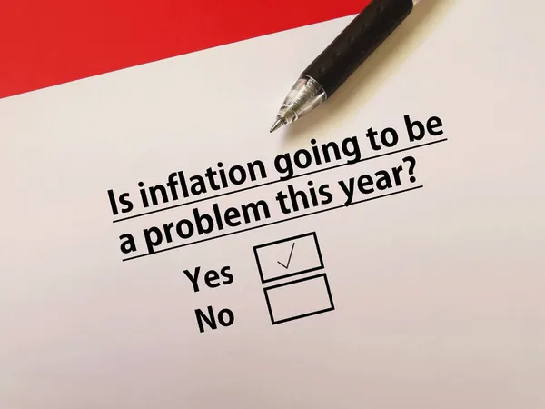 Один Человек Отвечает Вопрос Инфляции Считает Инфляция Будет Проблемой Этом — стоковое фото