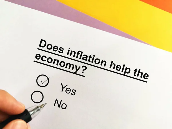 Один Человек Отвечает Вопрос Инфляции Считает Инфляция Помогает Экономике — стоковое фото