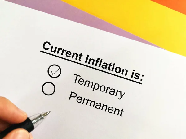 Una Persona Risponde Alla Domanda Sull Inflazione Pensa Che Inflazione — Foto Stock